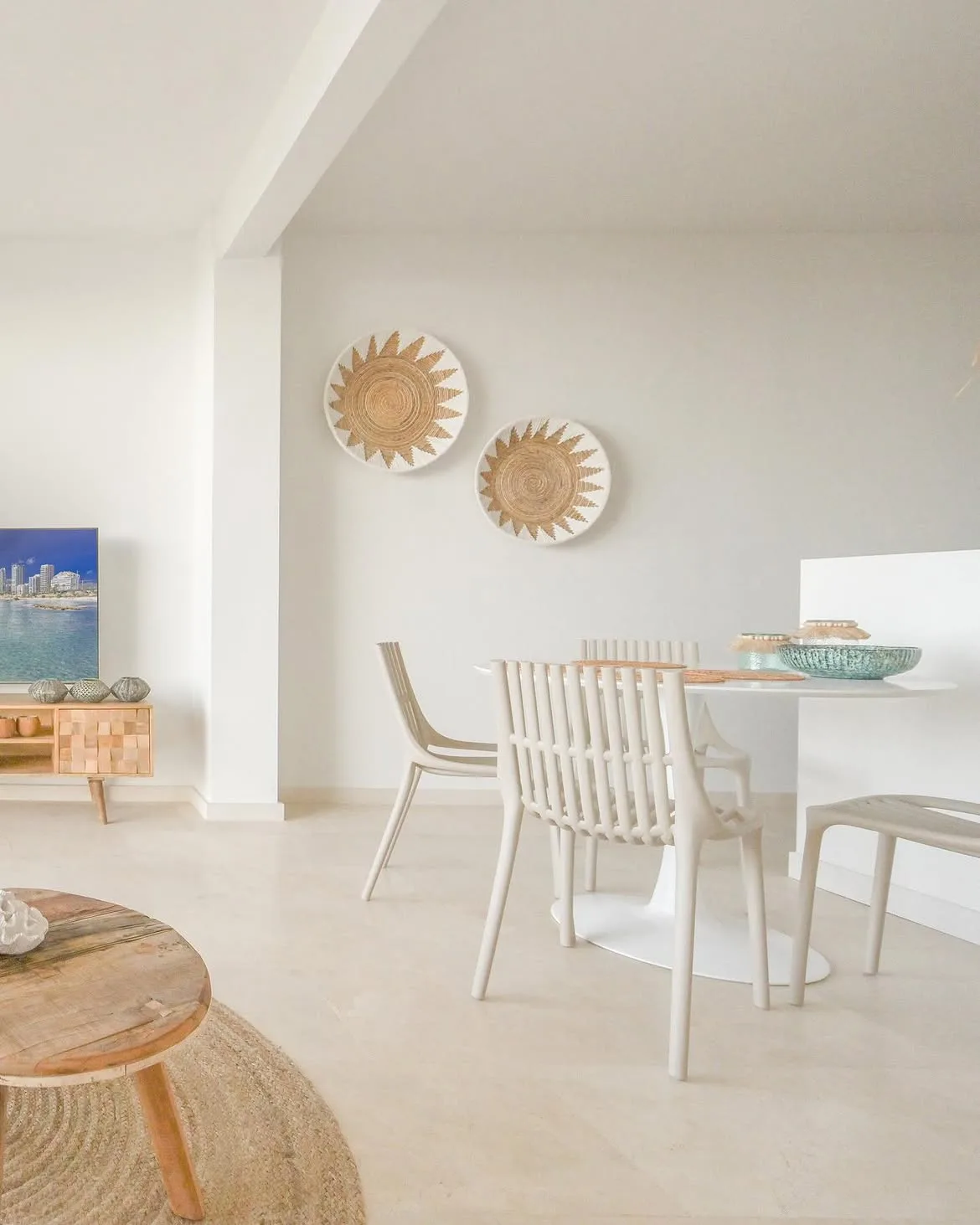 Strefa jadalna w apartamencie 300 Sunny Days
