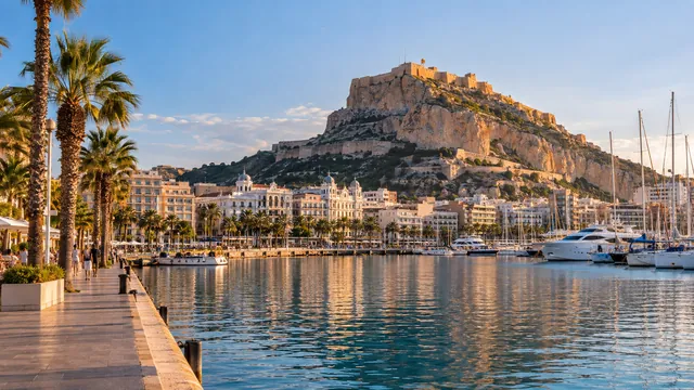 Wizualizacja AI: Alicante — ilustracja redakcyjna