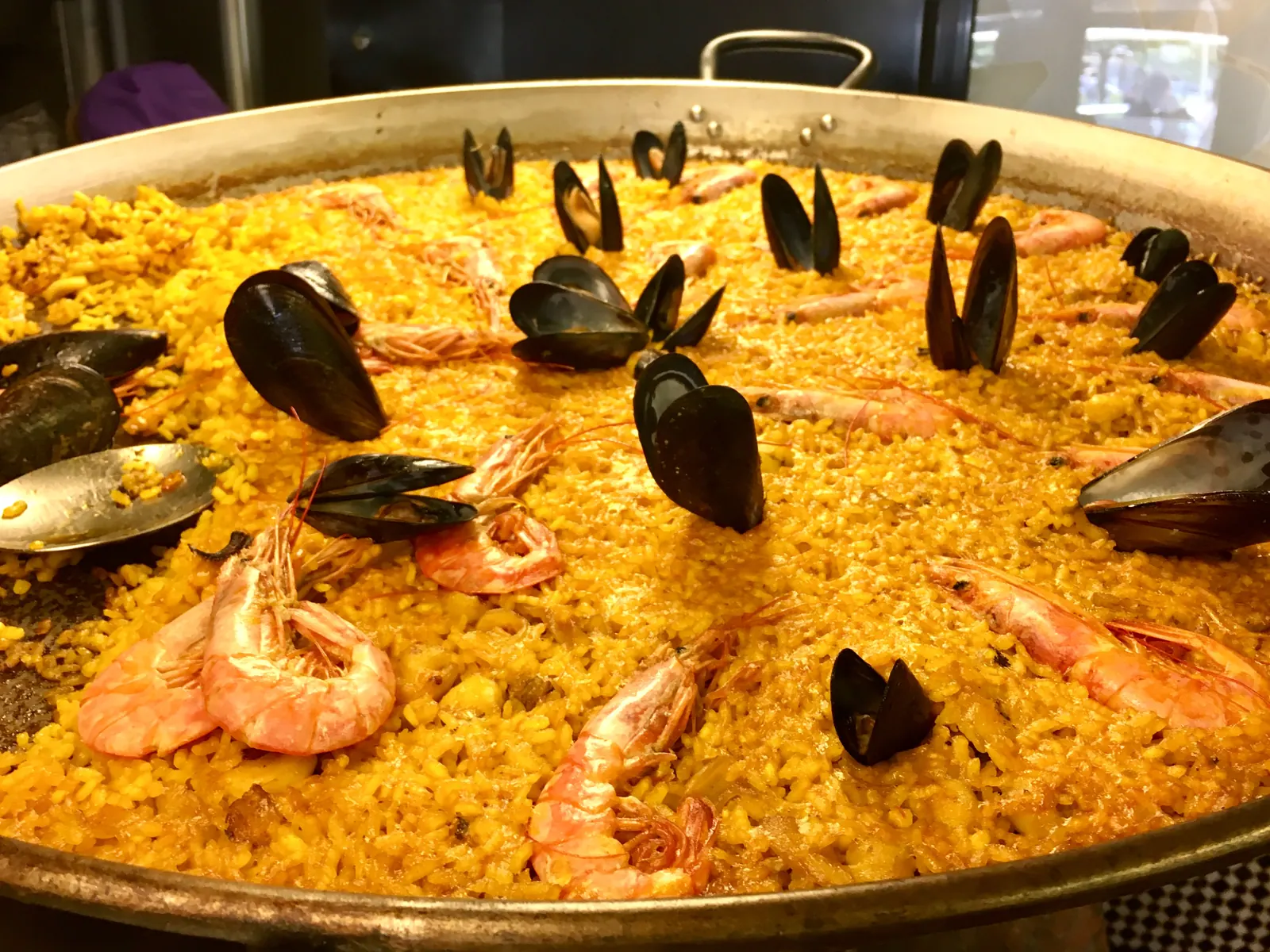 Paella z owocami morza — zdjęcie poglądowe