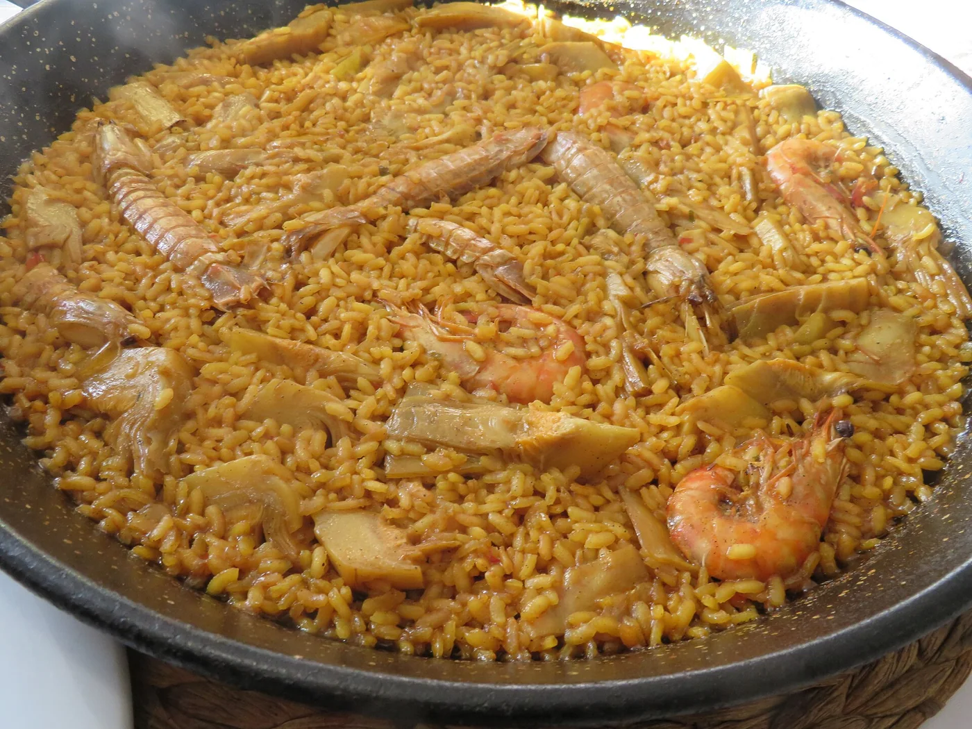 Paella z owocami morza — zdjęcie poglądowe
