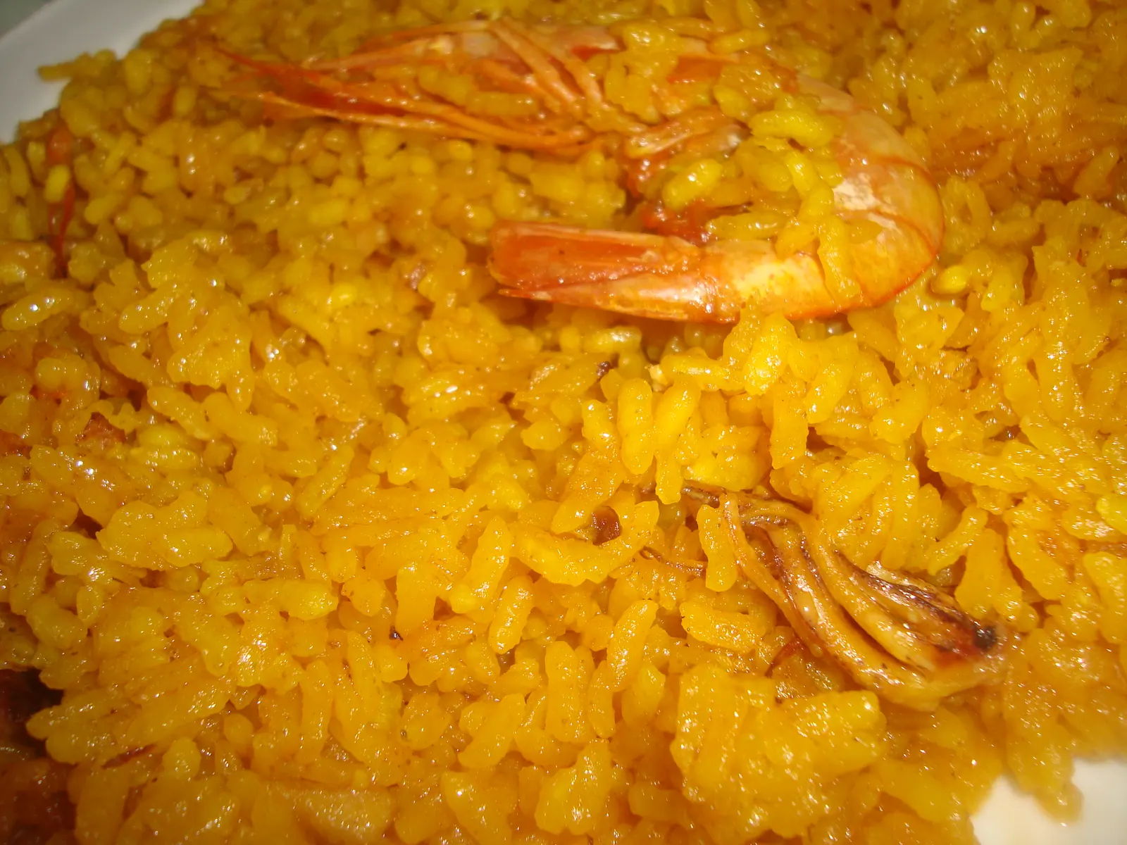 Paella na patelni — zdjęcie poglądowe