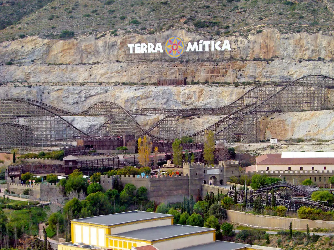 Drewniana kolejka górska Magnus Colossus w Terra Mítica