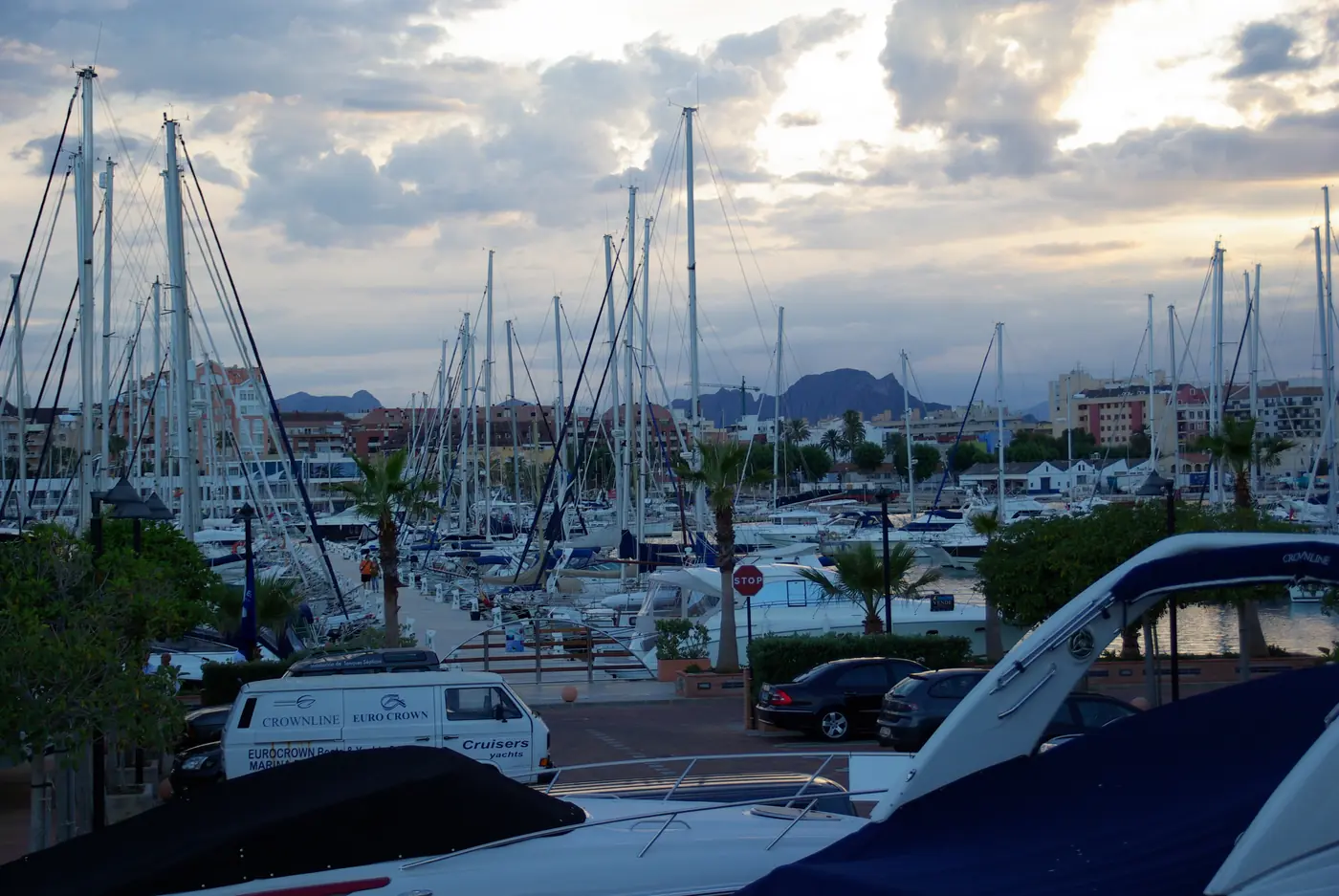 Marina w porcie Denii, skąd odpływają promy na Ibizę