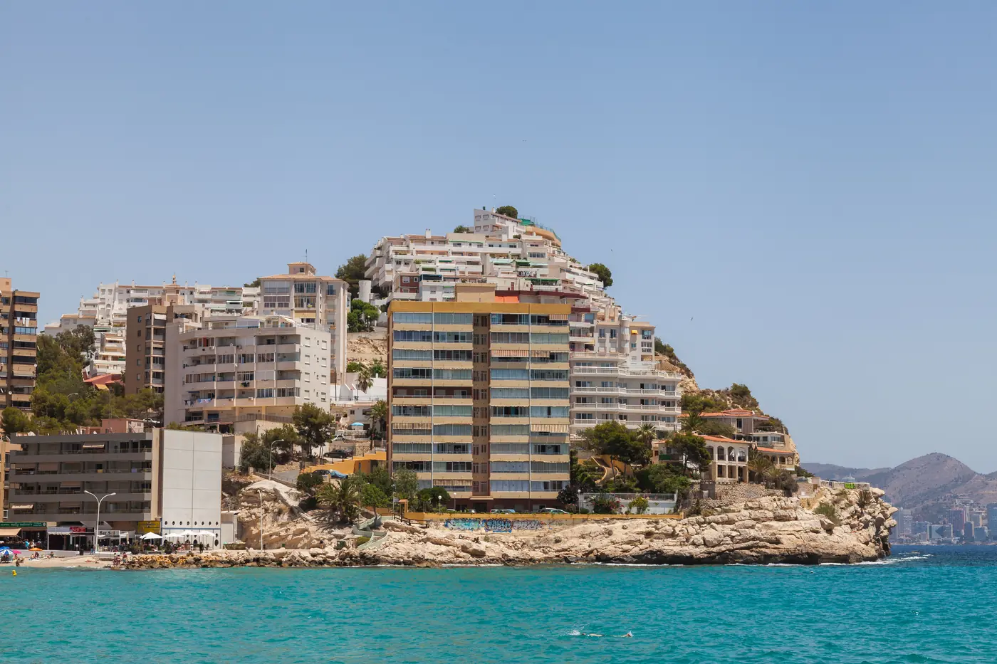 Plaża Cala de Finestrat z bliska