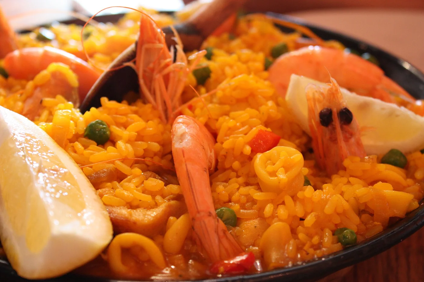 Paella z owocami morza — zdjęcie poglądowe