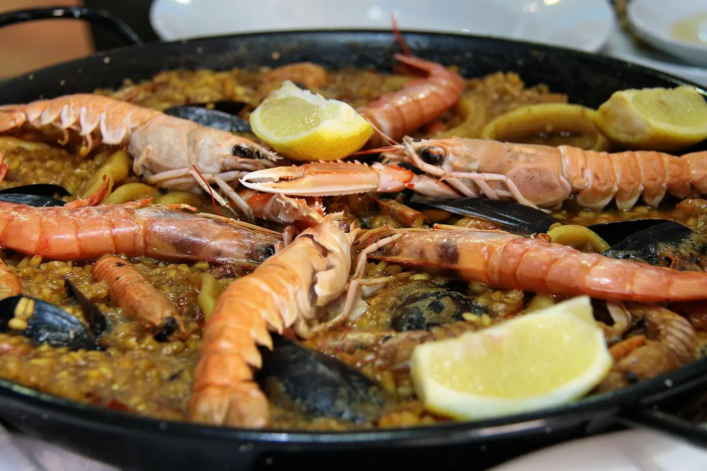Paella z owocami morza — zdjęcie poglądowe