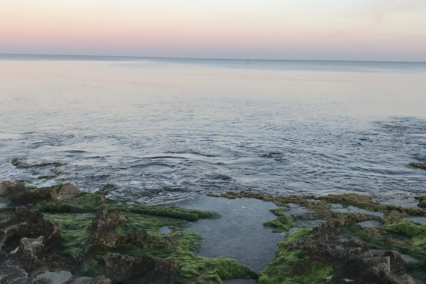Zachód słońca nad plażą La Zenia w Orihuela Costa