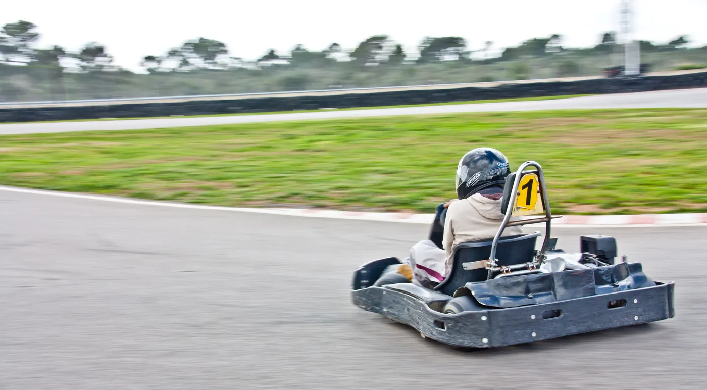 Gokart na torze wyścigowym