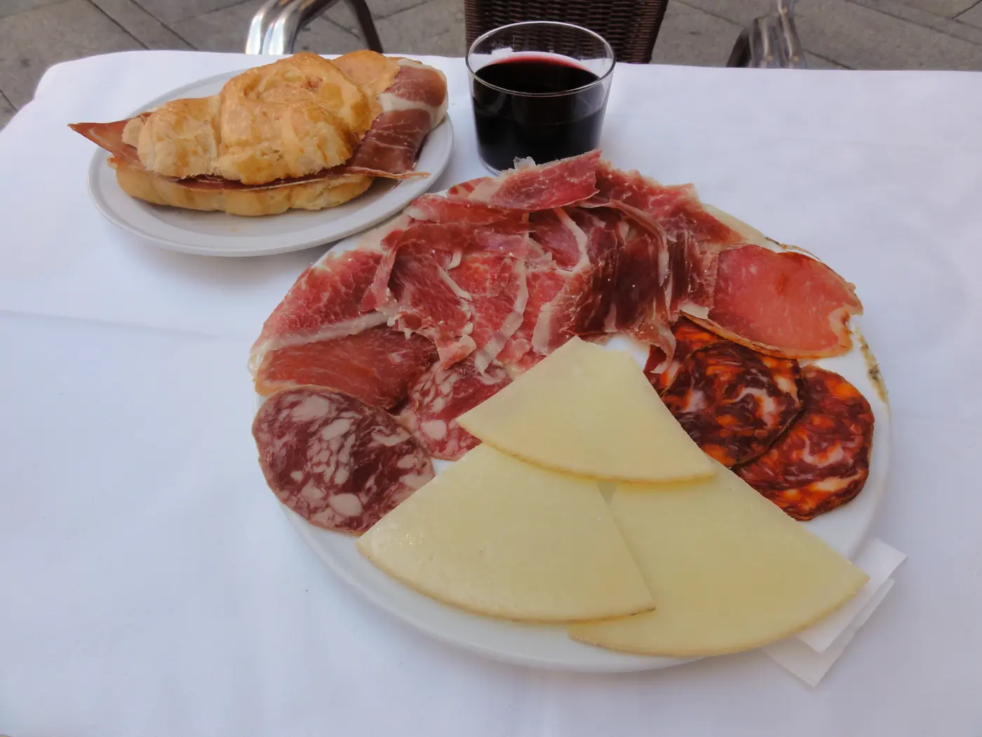 Tapas na barze — zdjęcie poglądowe